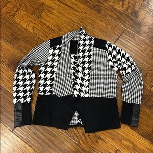 Rachael Zoe black and white patterned size medium sweater